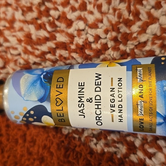 ❤️10/$30 New Jasmine & Orchid Dew Vegan Hand Lotion - Blue and Gold - Picture 2 of 3